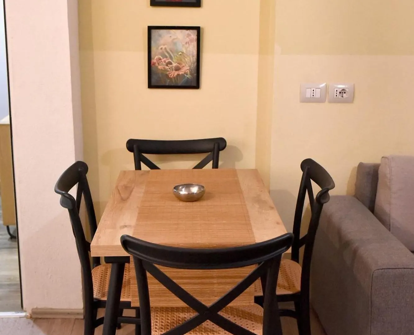 Vila Sia Tirana 0*,  Albanien